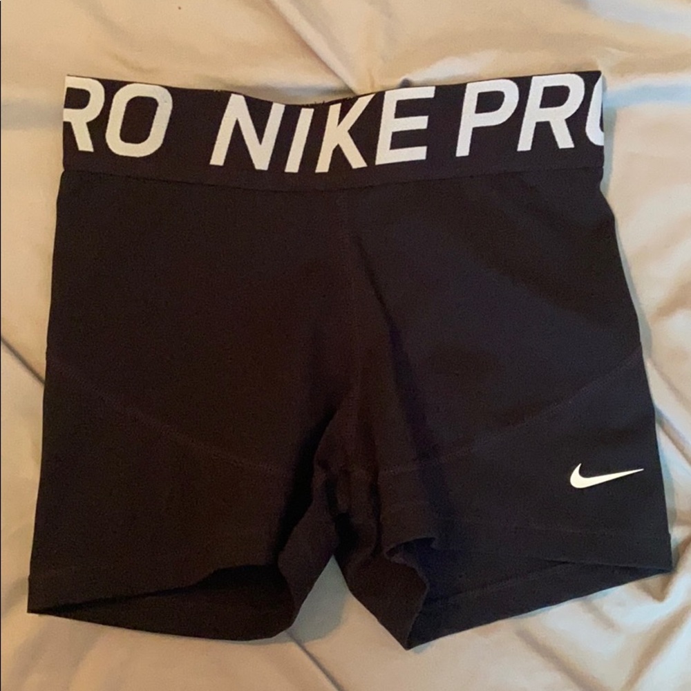 Women’s Nike pro shorts 3”